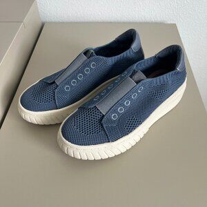 NWT Sofft Payton Slip-On Sneakers Blue Size 6.5